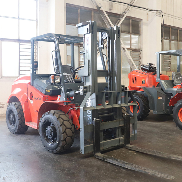 Forklift me kat&euml;r rrota 3-5ton Forklift p&euml;r t&euml; gjith&euml; terrenin 4wd Forklift me terren t&euml; p&euml;raf&euml;rt 4x4 Kamion jasht&euml; rrug&euml;s Diesel