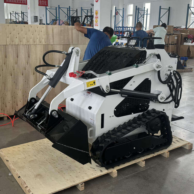 M&aacute;y x&uacute;c lật 360 Skid Steer - Ổn định v&agrave; hiệu quả tr&ecirc;n mọi địa h&igrave;nh